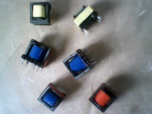 手机充电宝用什么充电_手机充电宝充不进电_手机充电器电死小孩