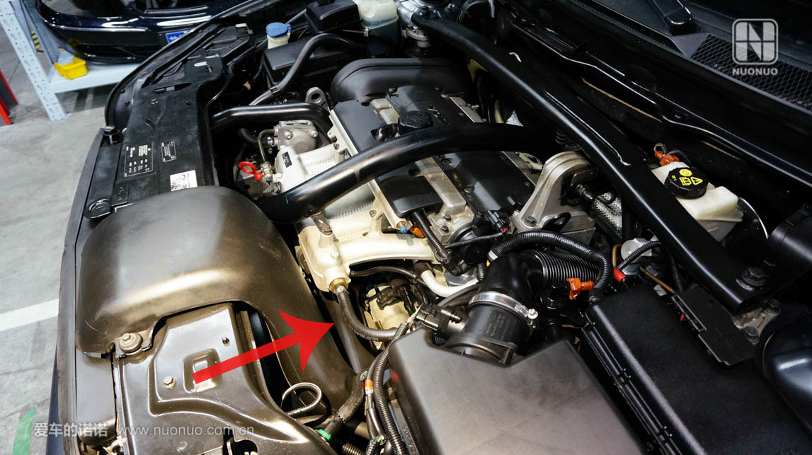 老款xc90发动机进气歧管上的真空管