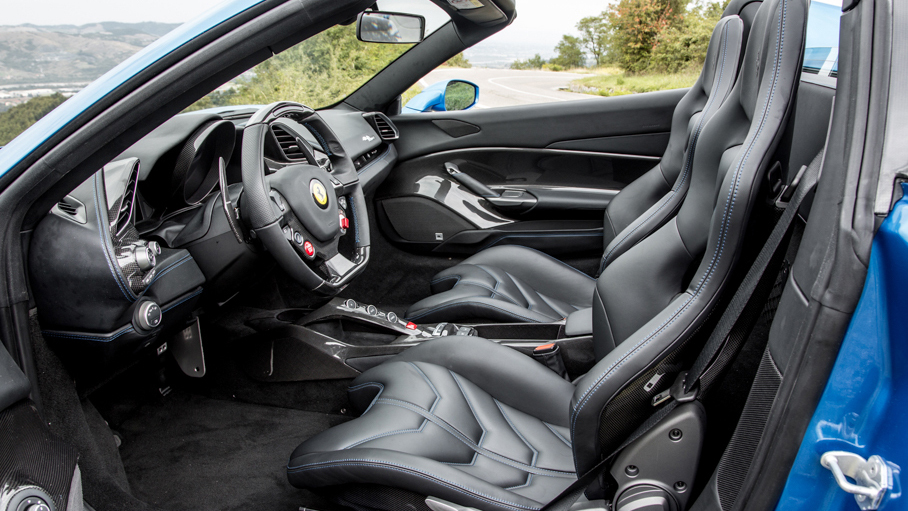 跑车都是2个座位吗 58afa2cc812c6.jpg